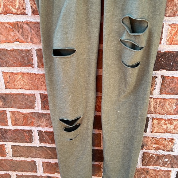 Aeries Green leggings - Picture 2 of 3